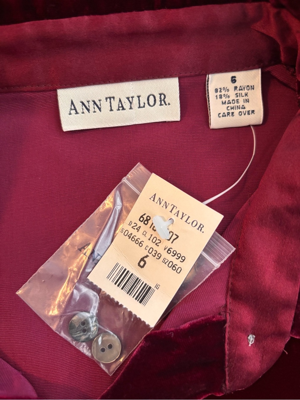 Vintage NWT Ann Taylor Silk Blend Velvet Blouse Size 6 - Picture 4 of 7